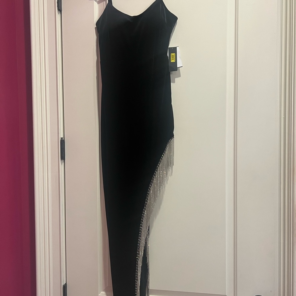 City Vibe: Scoop Neck Long Black Velvet Evening Gown with Rhinestone Fringe - Picture 4 of 13